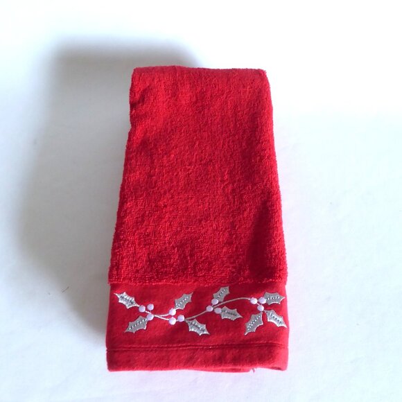CHARMONT HOLLY BERRY EMBROIDERED HOLIDAY CHRISTMAS RED HAND TOWEL SET (NEW) - Picture 3 of 9